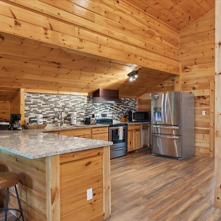 Hot Tub Fire Pit Game Room Theater Easy Access Sleeps 12 - Black Bear Lodge Pigeon Forge Exterior foto